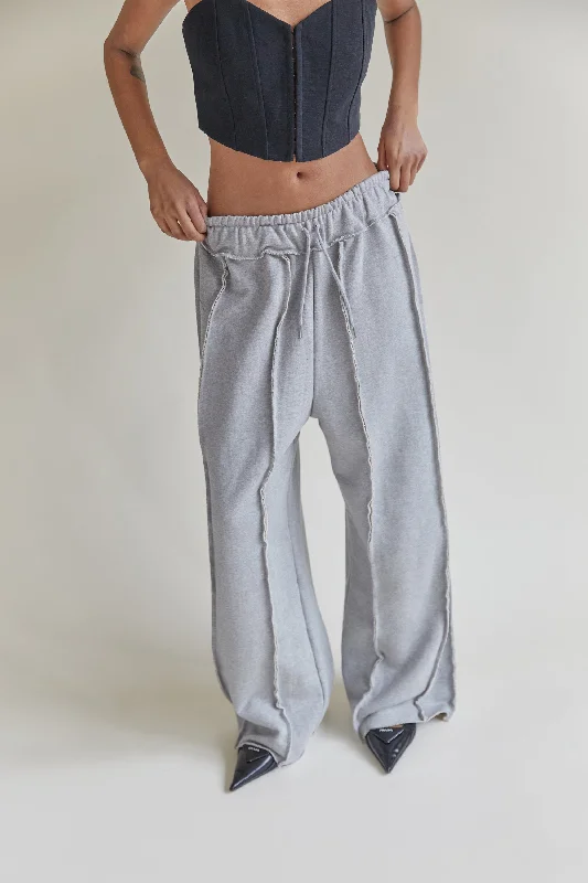 EXPOSED SEAM SWEATPANT